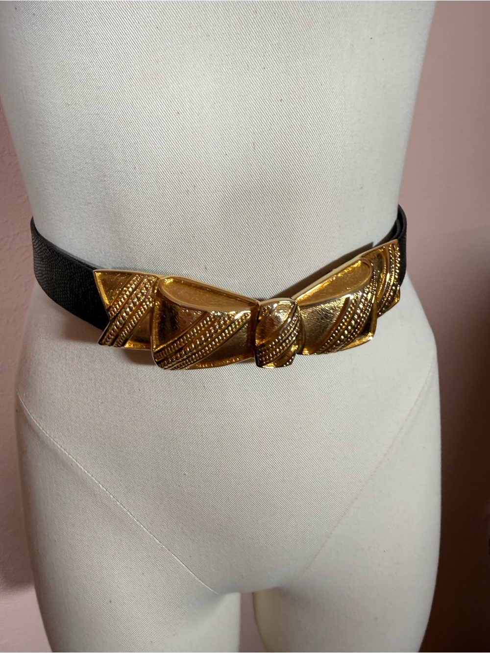 Vintage Mimi Di N 1987 Oversized Gold bow Black Textured leather Belt adjustable
